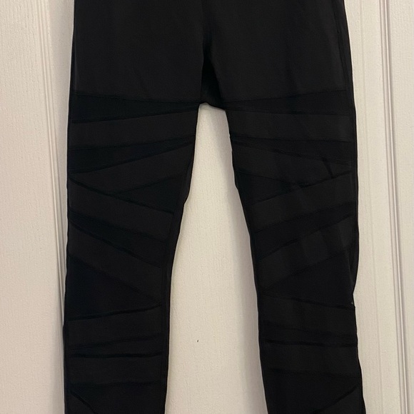 Lululemon Tech Mesh 28” - Picture 6 of 6